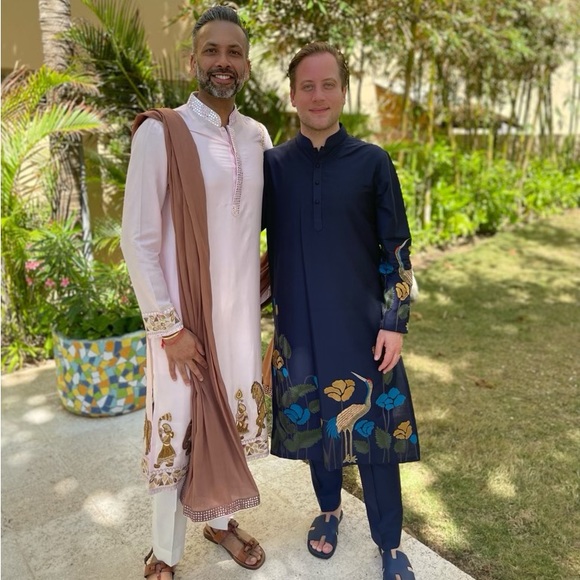 Martin; @TheFashionableCouple - Picture 15 of 16